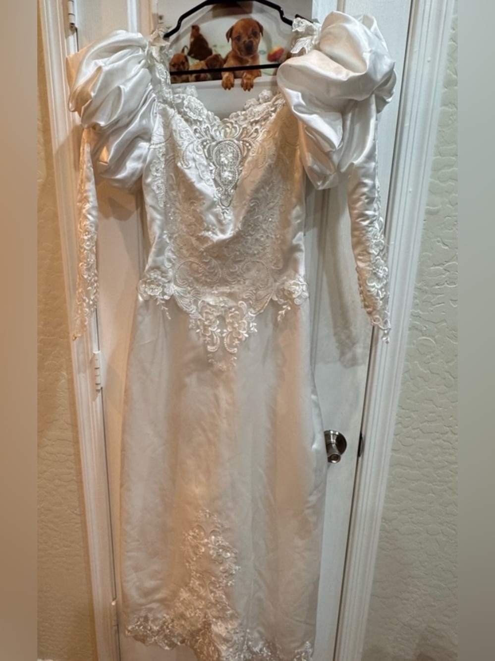 Elegant Vintage White Lace Long Train Bridal Gown. Size: XS - Picture 8 of 15